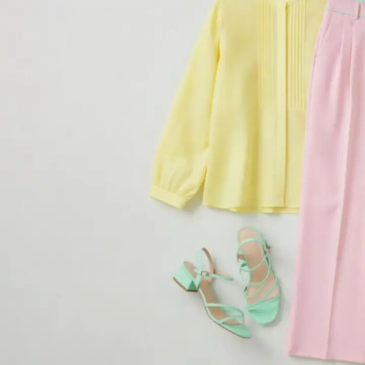 Pasztell színkombinációk női outfit 2026 divatban